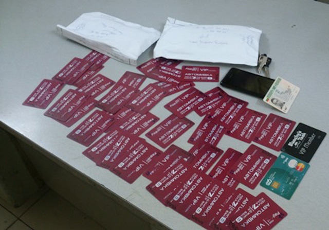 Bắt 4 người Trung Quốc sử dụng thẻ tín dụng giả để mua hàng